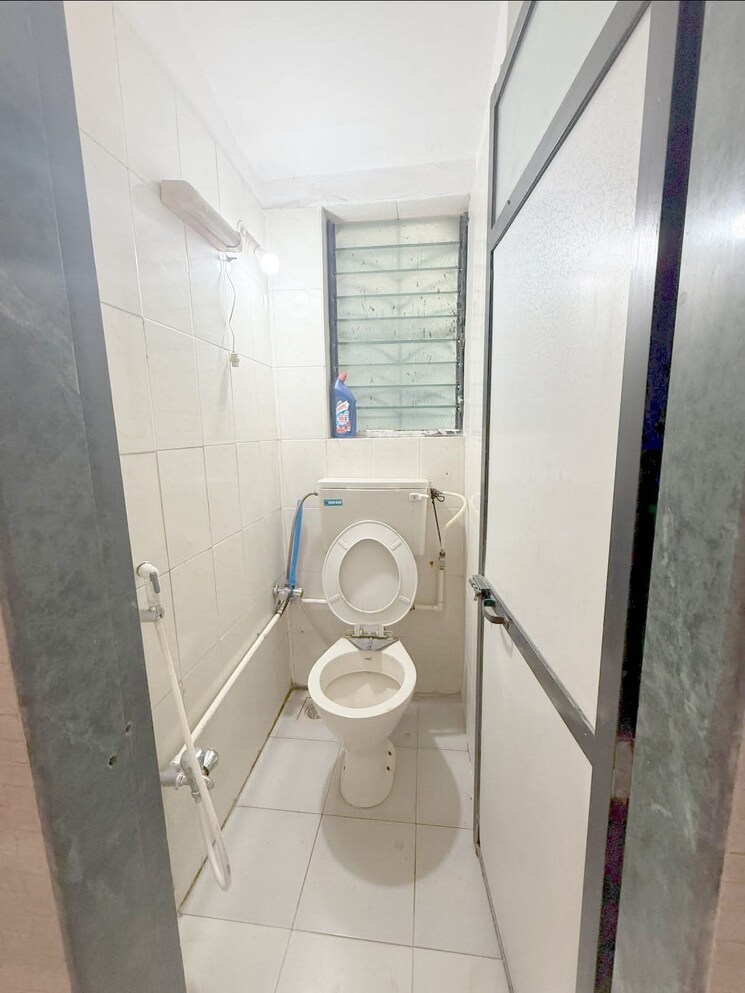 Bathroom, aashirwad-chs-kandivali-east 1 Bedroom 500 Sq.Ft. Apartment In Kandivali East Mumbai 9473513