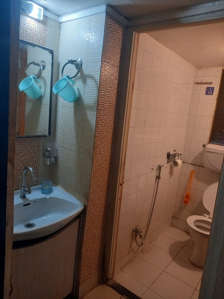Bathroom, koregaon park 1 Bedroom 550 Sq.Ft. Apartment In Koregaon Park Pune 9473522