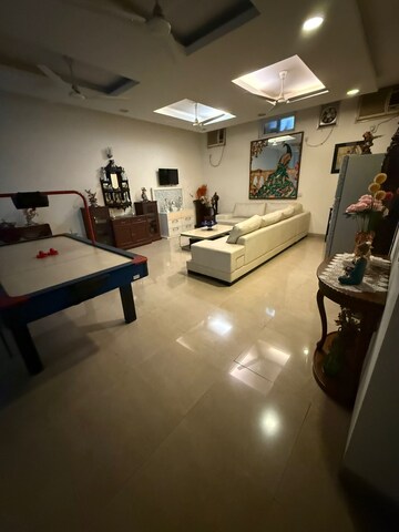 Team Area in 4 BHK Apartment at M3M Golf Estate, Sector 65 – for Sale