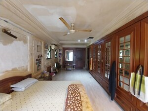 Living Room in 5 BHK Apartment at Queens View Walkeshwar, Walkeshwar – for Sale