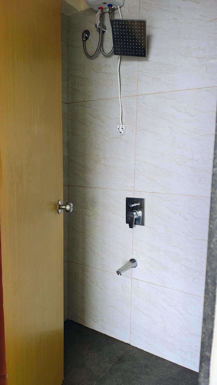 Bathroom, chandak-34-park-estate 2 Bedroom 617 Sq.Ft. Apartment In Goregaon West Mumbai 9473646