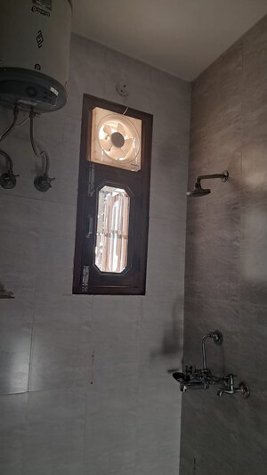 Bathroom in 1 RK Builder Floor at Sector 40 – for Rent