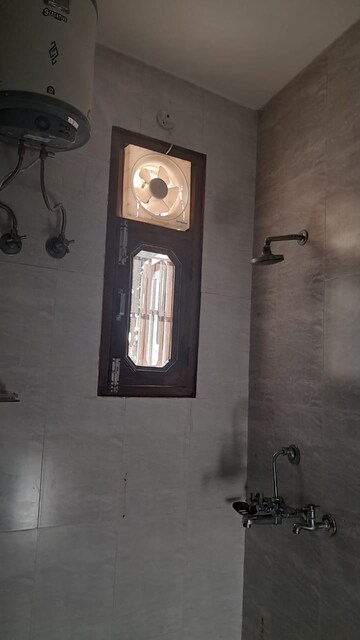 Bathroom in 1 RK Builder Floor at Sector 40 – for Rent