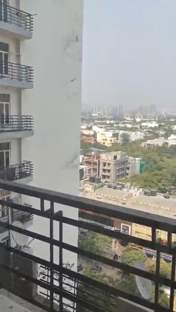 2 BHK Apartment For Rent in Gardenia Glory, Sector 46