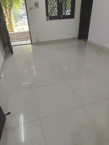 Room in 4 BHK Apartment at Vasant Kunj – for Sale