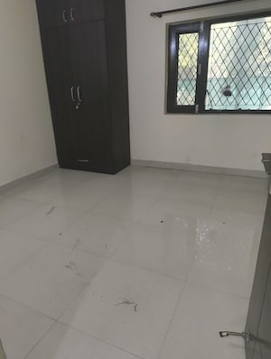 Room in 4 BHK Apartment at Vasant Kunj – for Sale