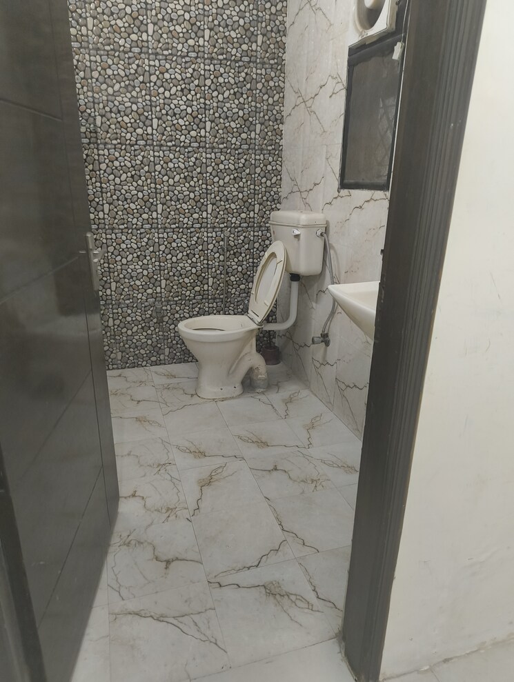 Bathroom, vasant kunj 4 Bedroom 2000 Sq.Ft. Apartment In Vasant Kunj Delhi 9473753