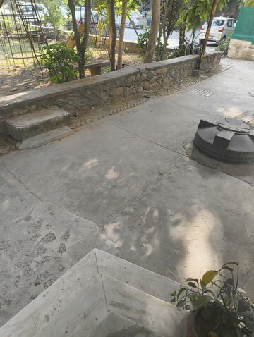 Parking in 4 BHK Apartment at Vasant Kunj – for Sale