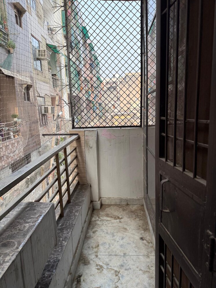 Balcony, uttam nagar 1 Bedroom 50 Sq.Yd. Builder Floor In Uttam Nagar Delhi 9473717