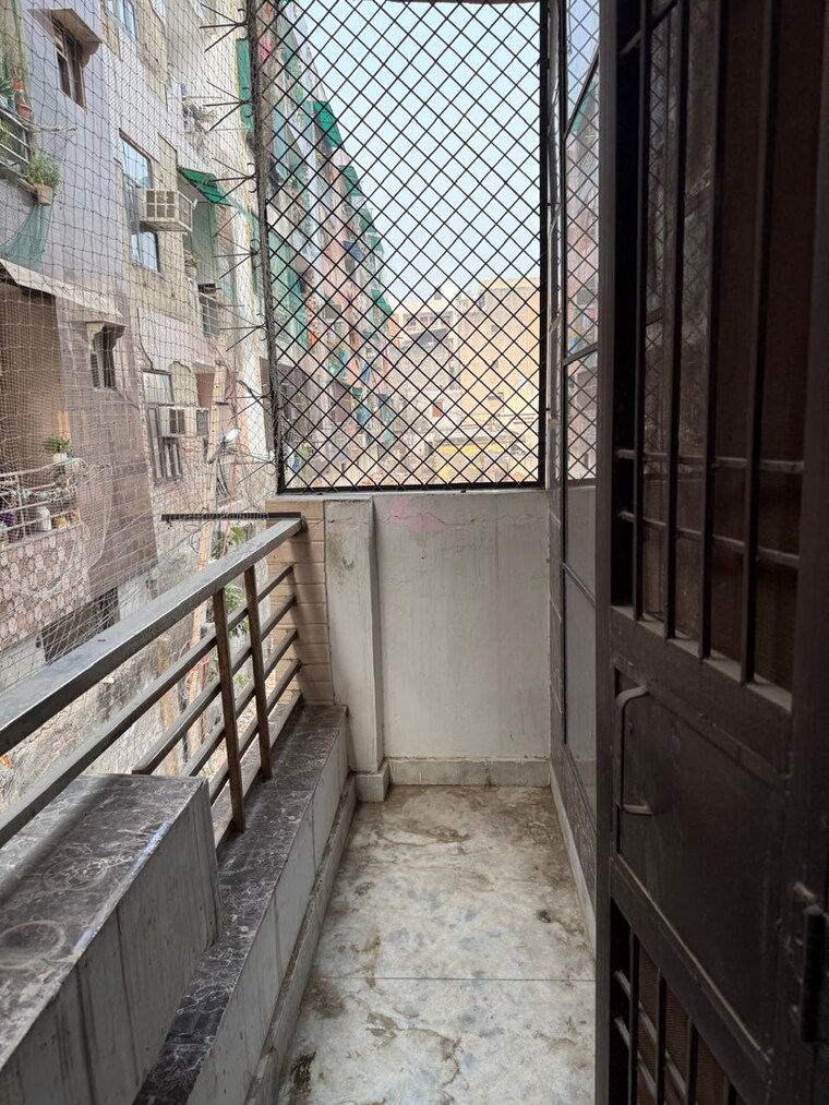 Balcony, uttam nagar 1 Bedroom 50 Sq.Yd. Builder Floor In Uttam Nagar Delhi 9473717