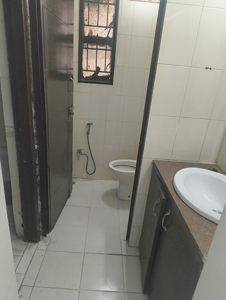 Bathroom, vasant kunj 4 Bedroom 2000 Sq.Ft. Apartment In Vasant Kunj Delhi 9473753