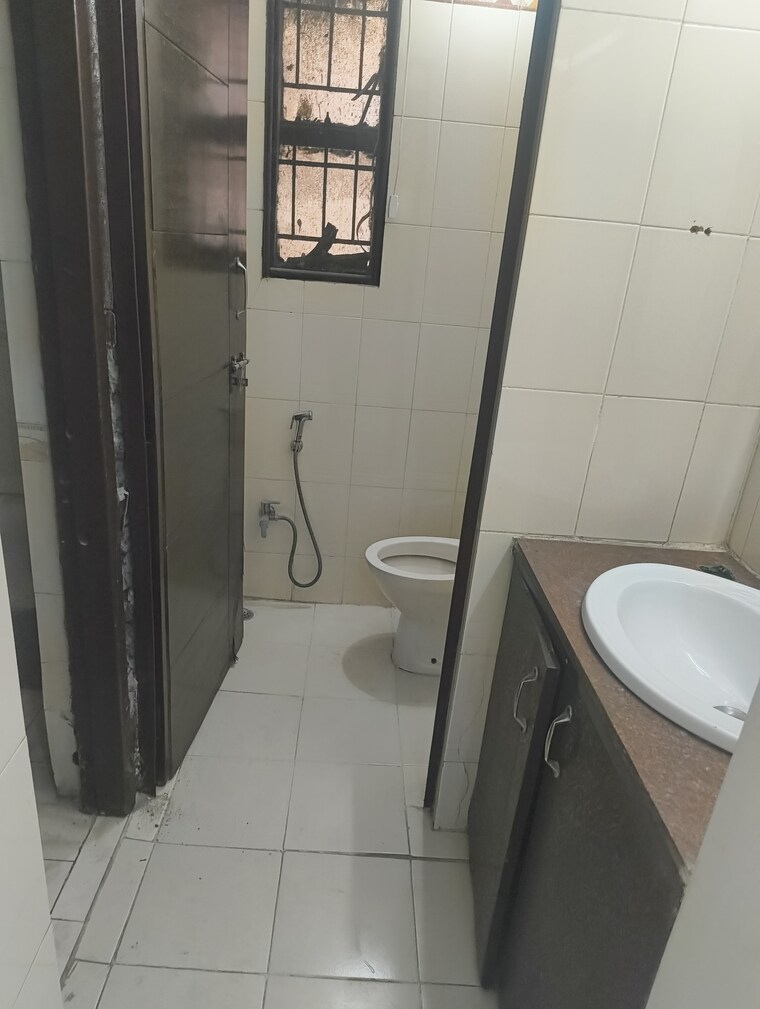 Bathroom, vasant kunj 4 Bedroom 2000 Sq.Ft. Apartment In Vasant Kunj Delhi 9473753