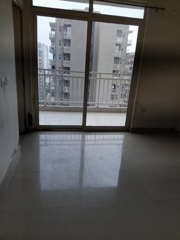 Room in 2 BHK Apartment at Conscient Habitat 78, Sector 78 – for Rent