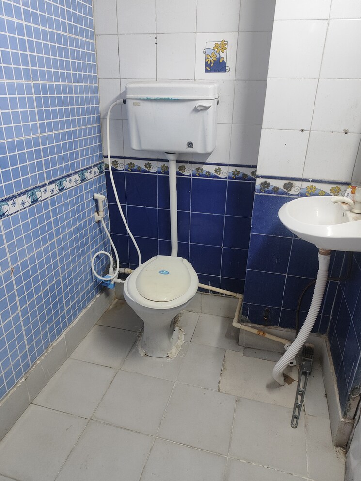 Bathroom, rwa-apartments-sector-30 Studio 410 Sq.Ft. Independent House In Sector 30 Noida 9473742