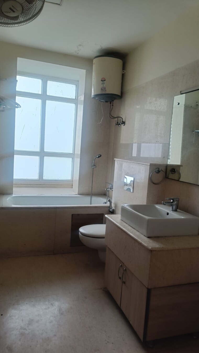 Bathroom, ardee-city 4 Bedroom 2700 Sq.Ft. Builder Floor In Sector 52 Gurgaon 9473748