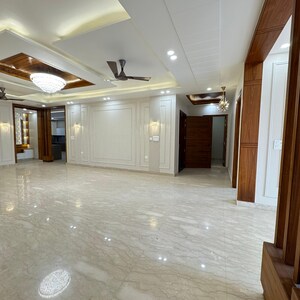 Room in 4 BHK Builder Floor at Sector 21d – for Rent