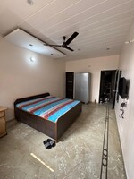 Studio  + Extra Room 400 Sq.Ft. Builder Floor in Sector 16
