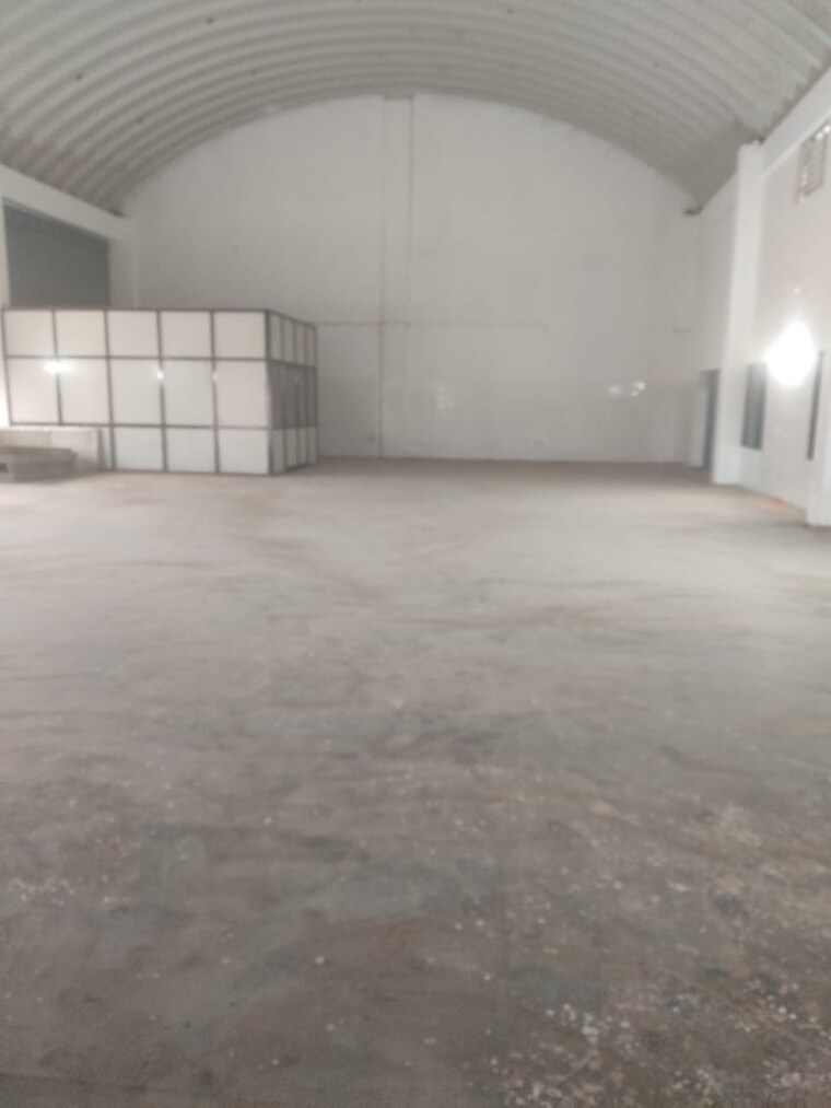 Room, kadi Commercial Warehouse 70000 Sq.Ft. In Kadi Ahmedabad 9469468