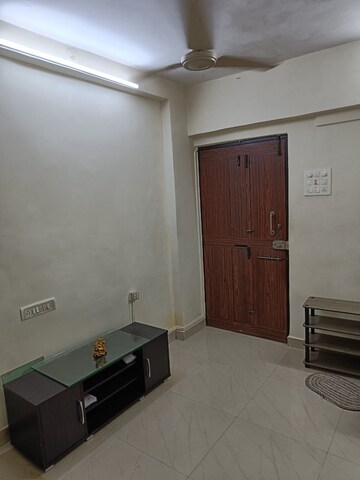 Room in 1 BHK Apartment at Vile Parle West – for Rent