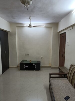 Room in 1 BHK Apartment at Vile Parle West – for Rent