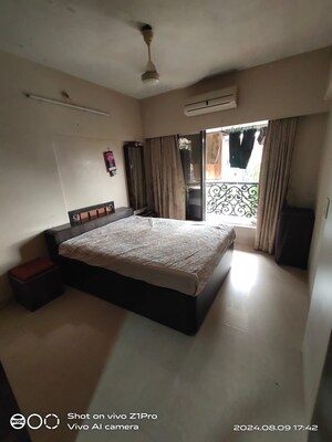 Bedroom in 1 BHK Apartment at Vile Parle West – for Rent