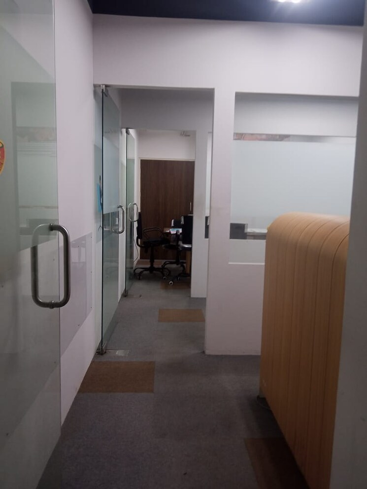 Room, rupa-solitaire Commercial Office Space 1800 Sq.Ft. In Kopar Khairane Navi Mumbai 9473806