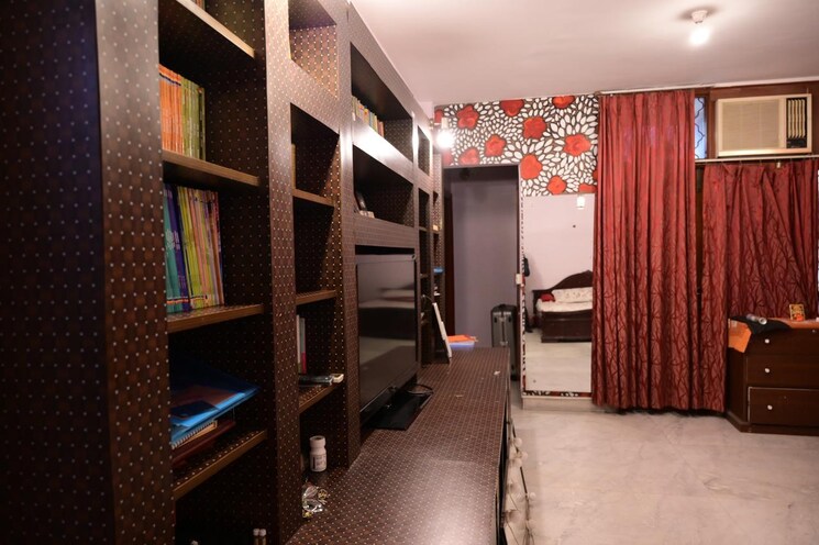 undefined, east of kailash 5 Bedroom 180 Sq.Yd. Independent House In East Of Kailash Delhi 9473854