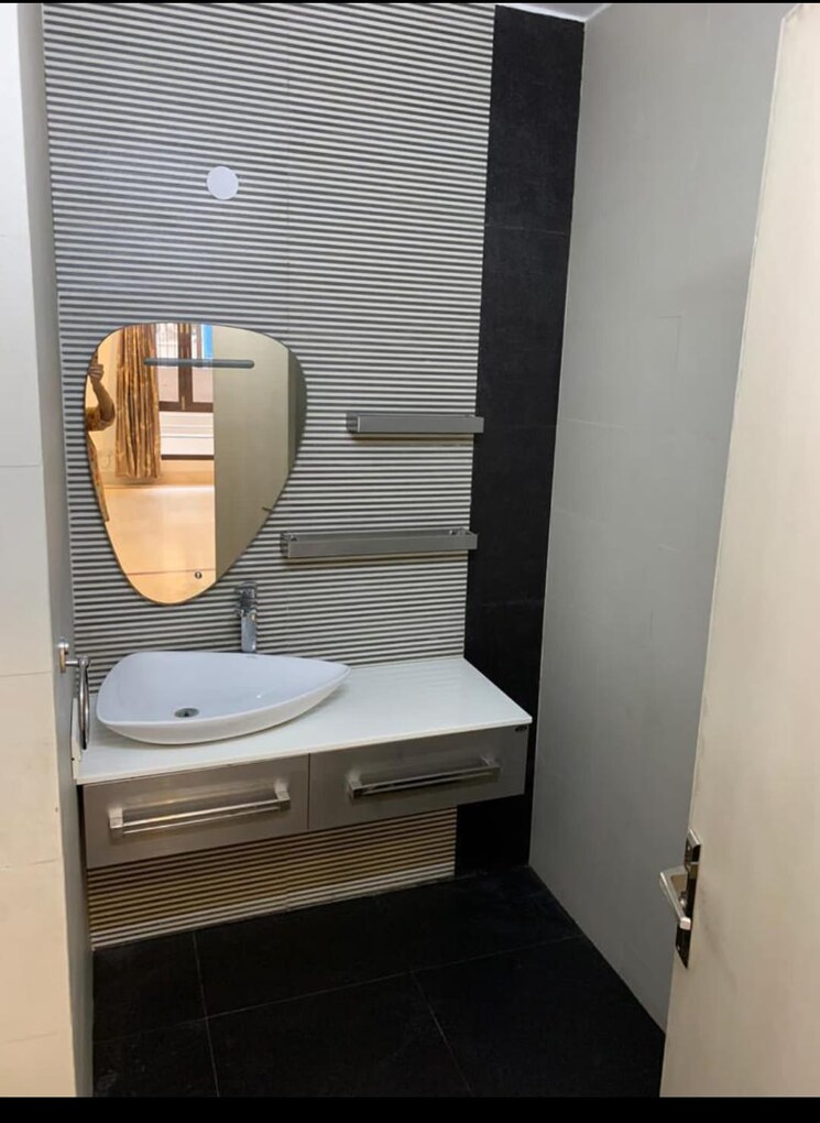 Bathroom, east of kailash 5 Bedroom 180 Sq.Yd. Independent House In East Of Kailash Delhi 9473854