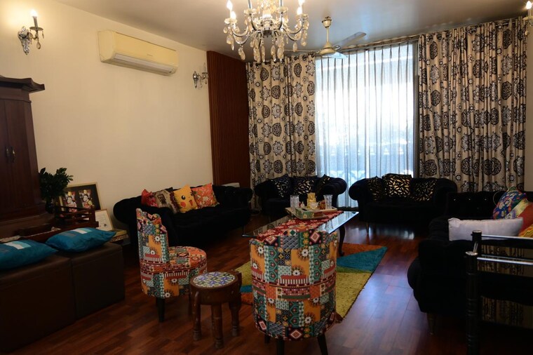 Living Room, east of kailash 5 Bedroom 180 Sq.Yd. Independent House In East Of Kailash Delhi 9473854
