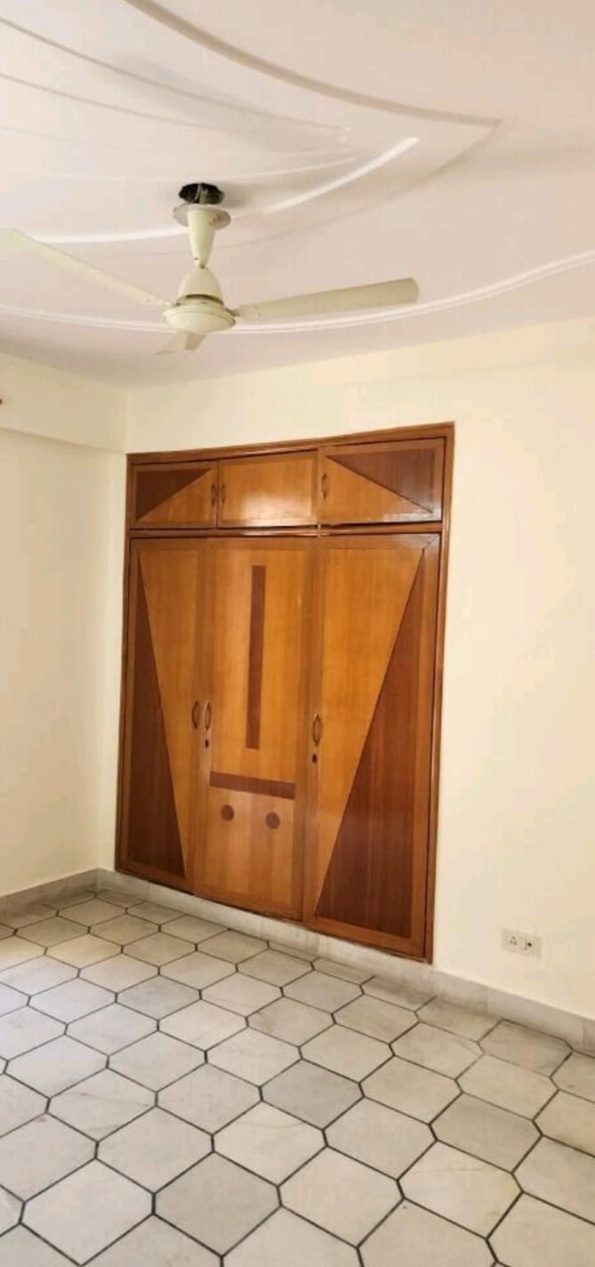 3 BHK + Extra Room Apartment For Rent in Mass Apartment