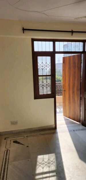 Room in 3 BHK Apartment at Mass Apartment, Sector 10 Dwarka – for Rent