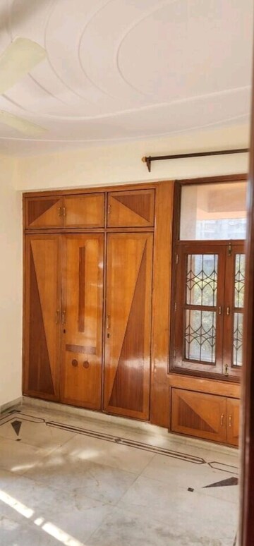 Room in 3 BHK Apartment at Mass Apartment, Sector 10 Dwarka – for Rent