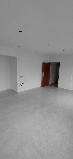 Room in 3 BHK Apartment at Cooke Town – for Sale