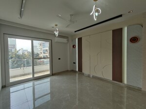 Room in 4 BHK Builder Floor at Sector 45 – for Sale