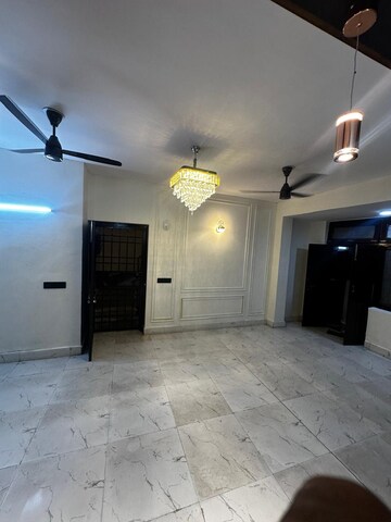 Room in 2 BHK Builder Floor at Sushant Lok ii – for Sale