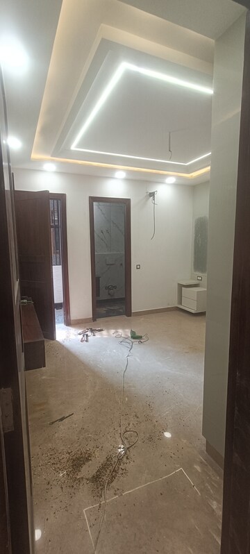 Room in 3 BHK Builder Floor at Rohini Sector 22 – for Sale
