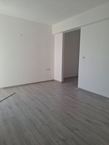 Room in 3.5 BHK Apartment at Ireo Victory Valley, Sector 67 – for Sale