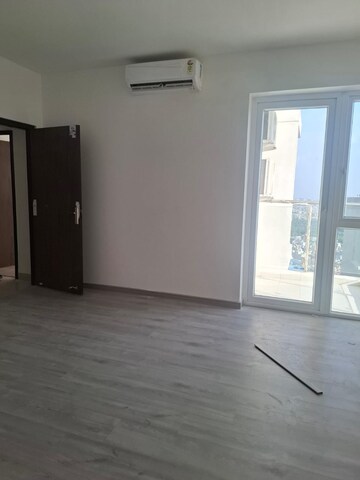 Room in 3.5 BHK Apartment at Ireo Victory Valley, Sector 67 – for Sale