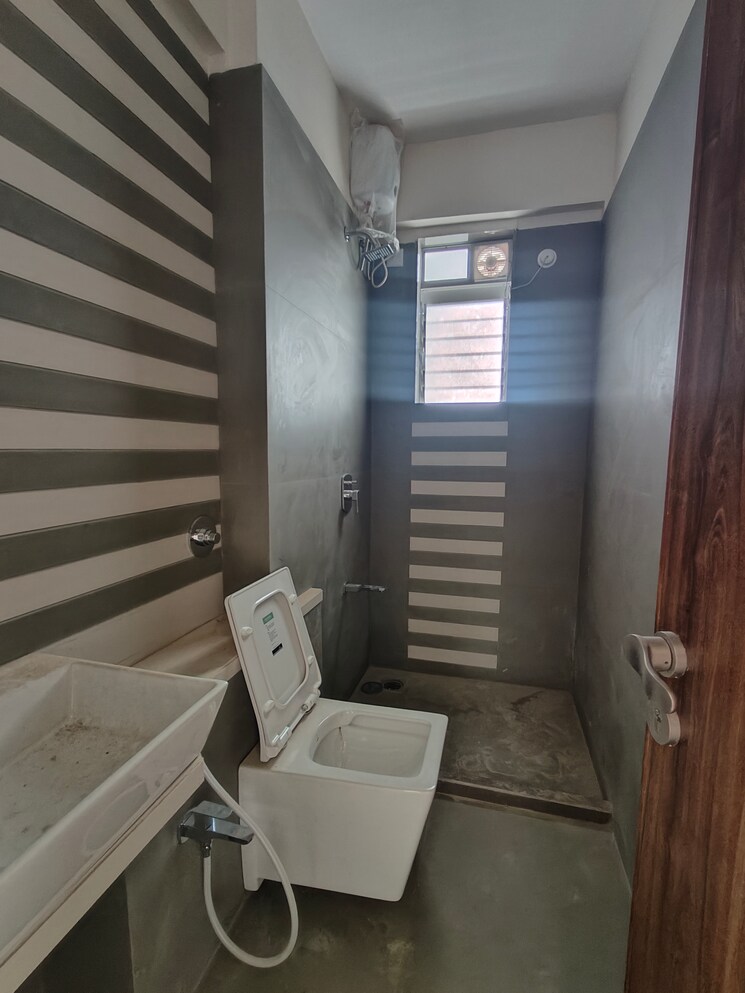 Bathroom, borivali west 3 Bedroom 1005 Sq.Ft. Apartment In Borivali West Mumbai 9473917