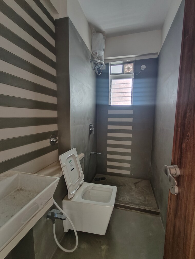 Bathroom, borivali west 3 Bedroom 1005 Sq.Ft. Apartment In Borivali West Mumbai 9473917