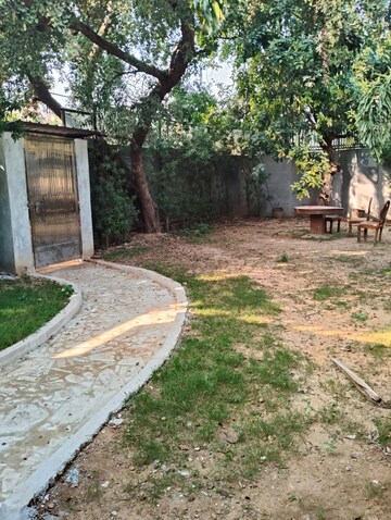 1 BHK Builder Floor – Garden View at Saket - for Rent