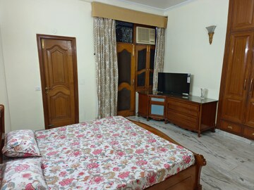 Bedroom in 3 BHK Builder Floor at Sukhdev Vihar – for Rent