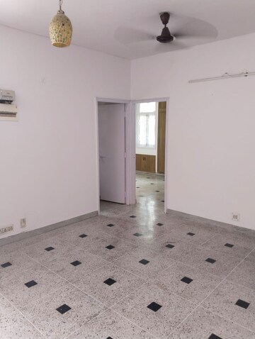 Room in 3 BHK Apartment at Sector 6 Dwarka – for Rent