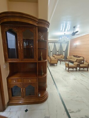 Furnished Amenities in 3 BHK Builder Floor at East Of Kailash – for Sale