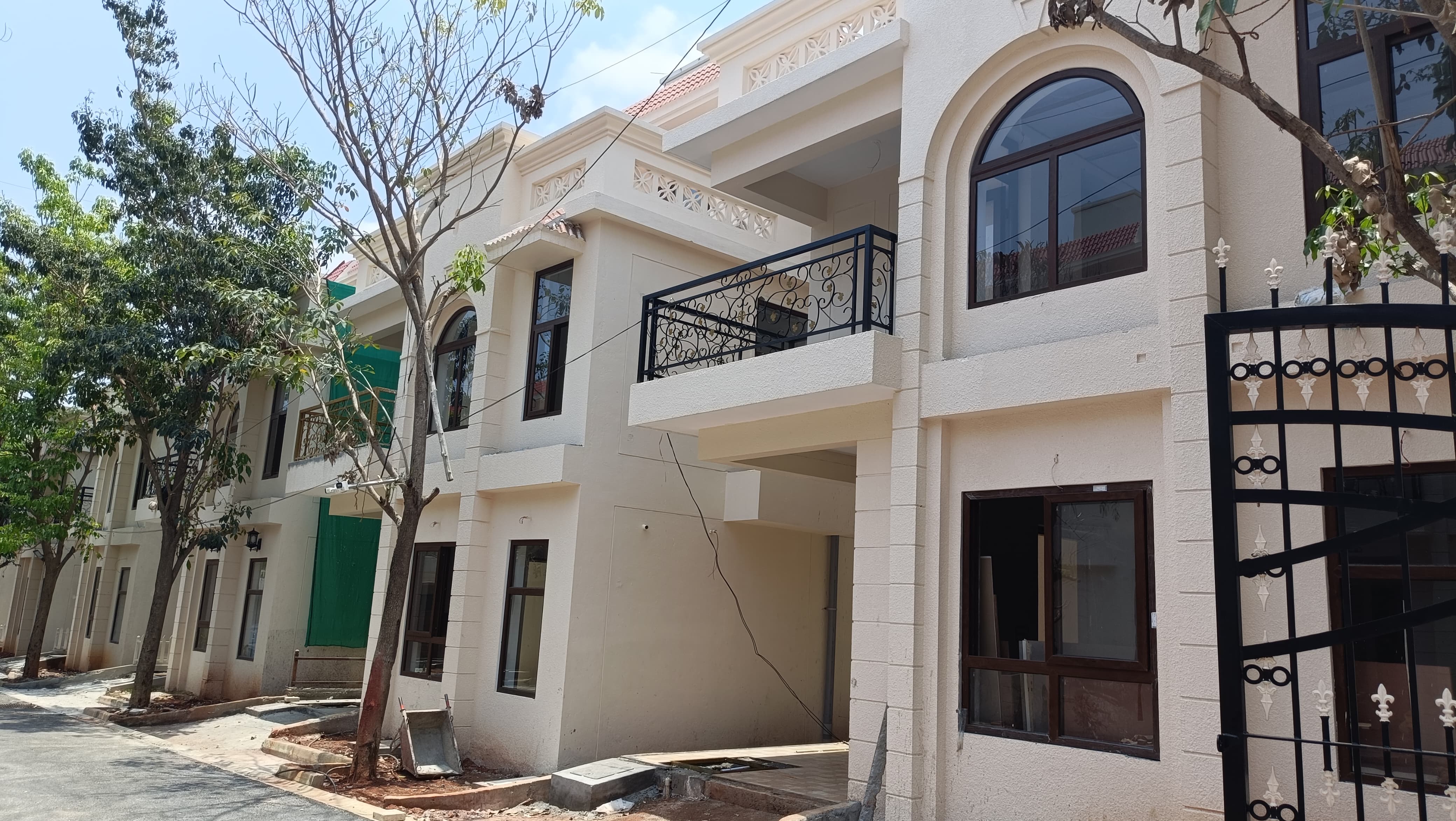 4 BHK + Servant Room Villa For Rent in Embassy Grove