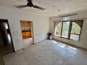 Living Room in 2 BHK Apartment at Sindhi Society, Chembur – for Rent
