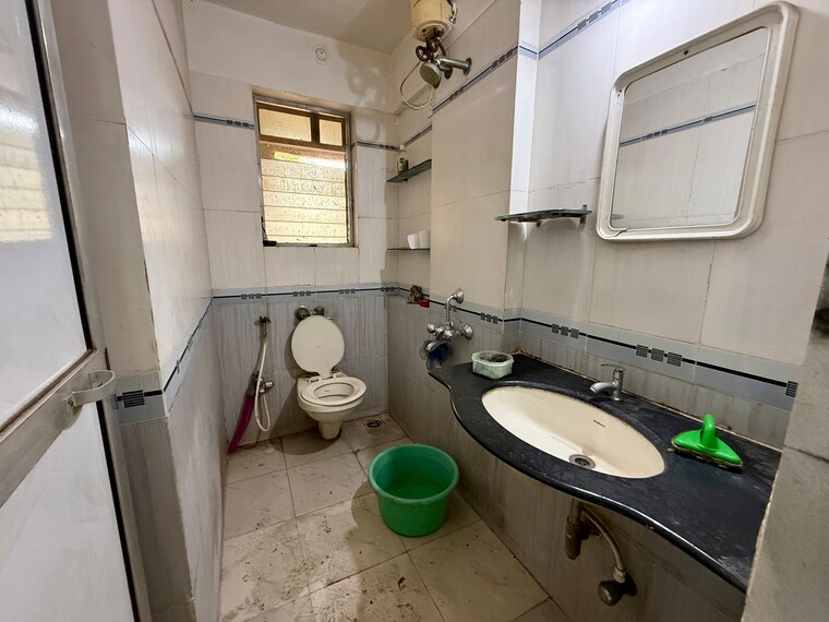 Bathroom, sindhi-society 2 Bedroom 845 Sq.Ft. Apartment In Chembur Mumbai 9473958
