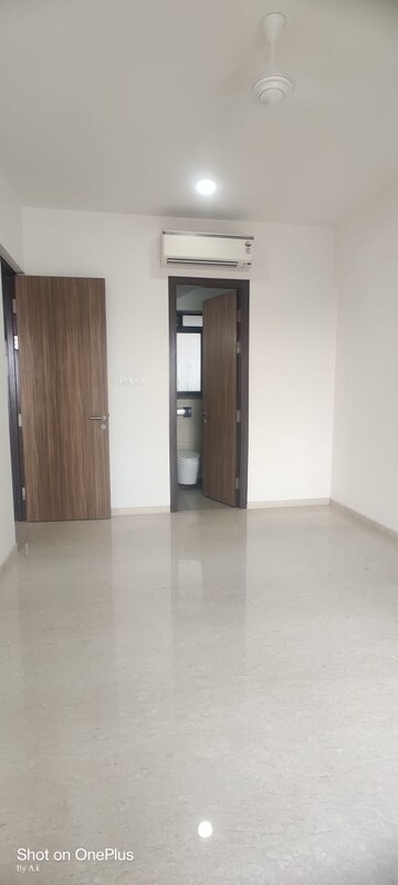Room in 2 BHK Apartment at Shapoorji Pallonji Vicinia, Powai – for Rent