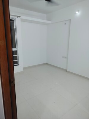 Room in 2 BHK Apartment at NG Vrundavan, Vishrantwadi – for Rent