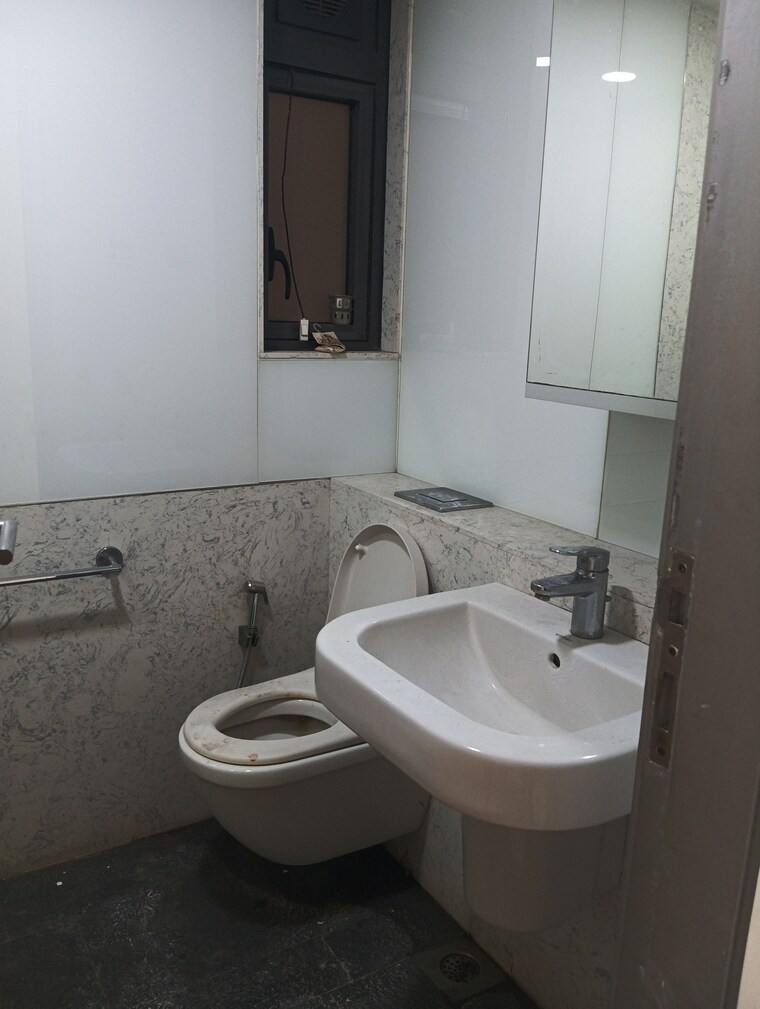 Bathroom, lodha-new-cuffe-parade 2 Bedroom 950 Sq.Ft. Apartment In Wadala Mumbai 9474077